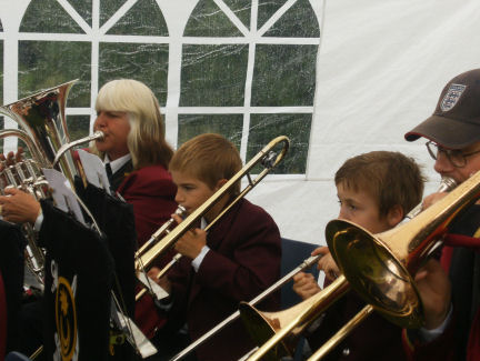 Lynn and the Trombone section
